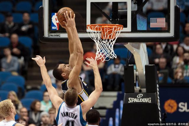 NBA最新赛况排行榜，赛场上的热血与友情的交织故事