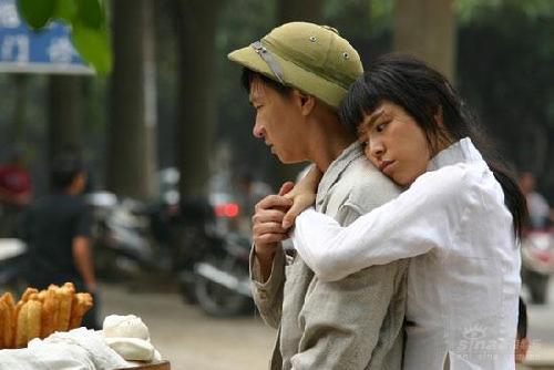 电影红河，情感与现实的深刻交织